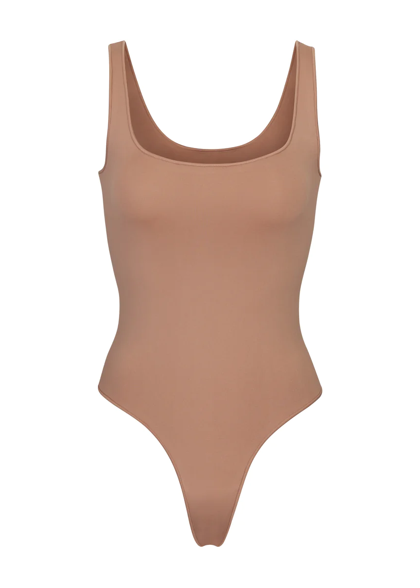 ESSENTIAL SCOOP NECK BODYSUIT